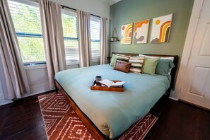 2 bedrooms, desk, iron/ironing board, travel cot - Sonoran Sun | Gem Show Oasis Near UofA (Tucson)