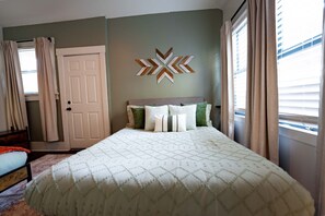 2 habitaciones, escritorio, tabla de planchar con plancha y wifi 