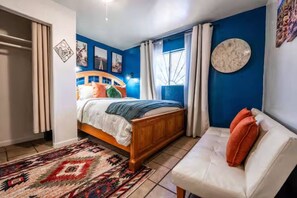 3 bedrooms, desk, iron/ironing board, travel crib