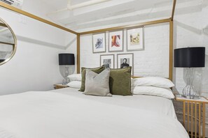 Travel crib, WiFi