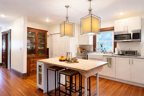 Boutique Porter Square home / 1 stop from Harvard