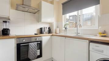 Coffee/tea maker, fridge, microwave, oven