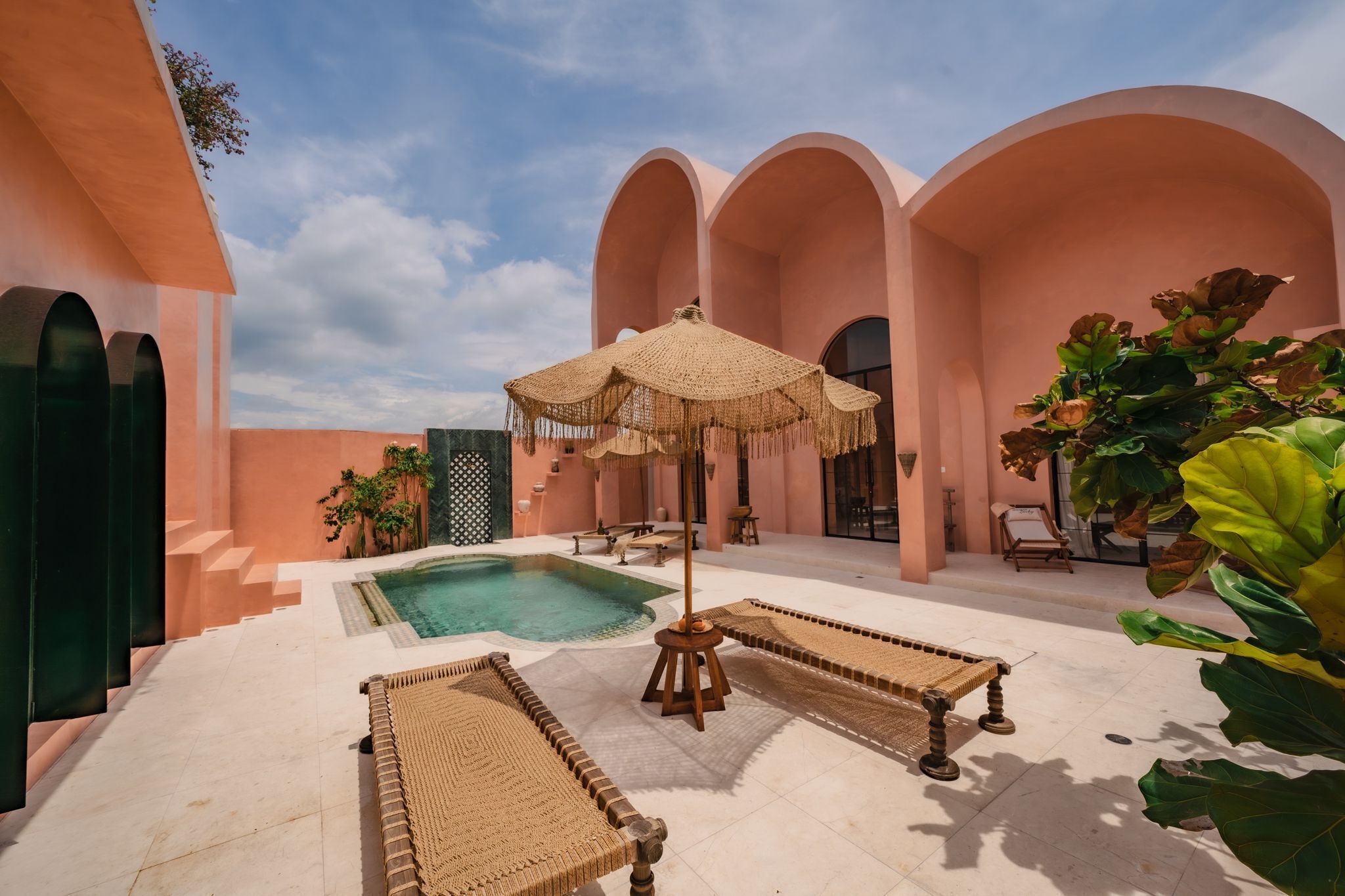 Kolam renang outdoor