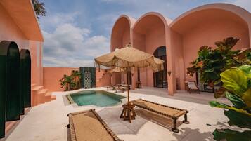 Kolam renang outdoor