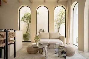 Villa de lujo, 2 habitaciones, patio, vistas a la piscina | Sala de estar