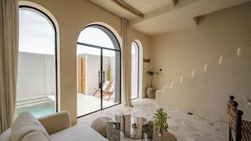 Villa de lujo, 2 habitaciones, patio, vistas a la piscina | Sala de estar