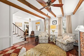 Smart TV - 404 Union St. - Historic Charm in the Heart of Milton – Walk to Downtown (Milton)