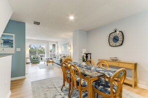 Smart TV - 15B Clayton- Remodeled Ocean Block Townhome in Dewey Beach – Pet Friendly! (Dewey Beach)