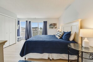 4 bedrooms, Internet - 15B Clayton- Remodeled Ocean Block Townhome in Dewey Beach – Pet Friendly! (Dewey Beach)