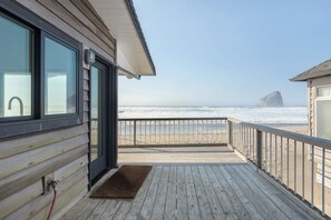 Terrace/patio - Marisol-Huge views, 4 bedrooms, oceanfront (Pacific City)
