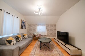 TV - Modern 2BR Downtown Kitchener Suite | Parking, Private Entry (Kitchener)