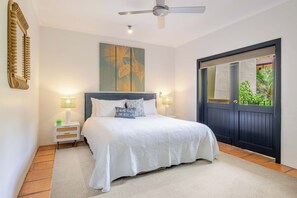 2 bedrooms, iron/ironing board, free WiFi, bed sheets - Amazing Location*Newly Refurbished*King Beds*2 Pools*WIFI* Parking* BBQ (Port Douglas)