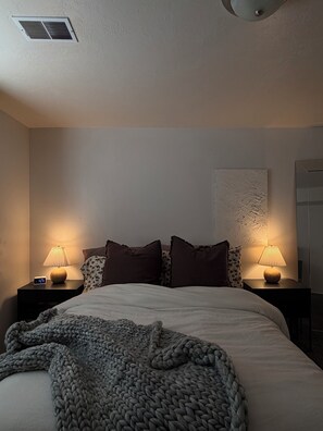 1 bedroom, desk, iron/ironing board, free WiFi - Cozy Wasatch Retreat (South Ogden)