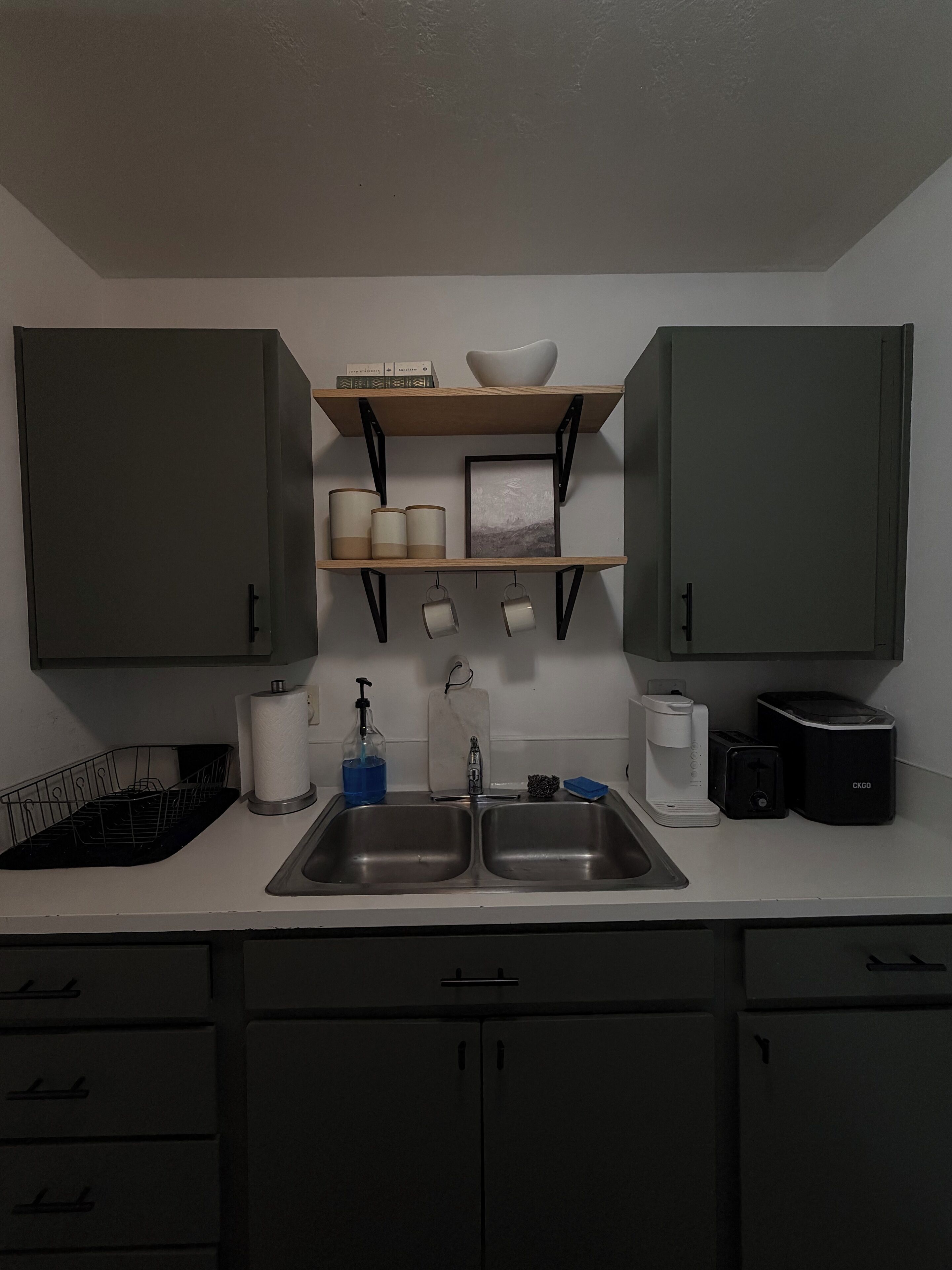 冷蔵庫、電子レンジ、オーブン、コンロ