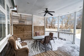 Outdoor dining - Historic 3BR Downtown Kitchener Home | Heated Floors, Patio, Parking (Kitchener)