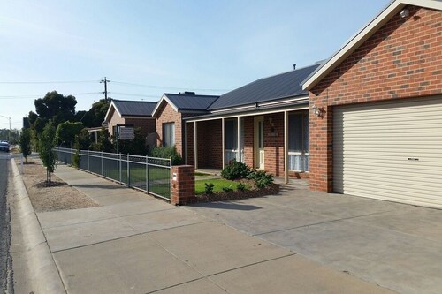 The Meiklejohn. Numurkah Self Contained Apartments. Located in the CBD.