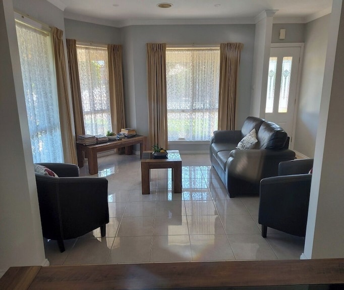 The Meiklejohn. Numurkah Self Contained Apartments. Located In The Cbd. - Numurkah