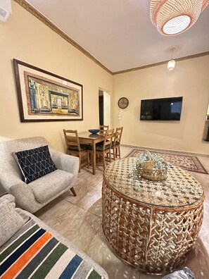 TV - The Helio Suite Modern 1 bdrm (Heliopolis)