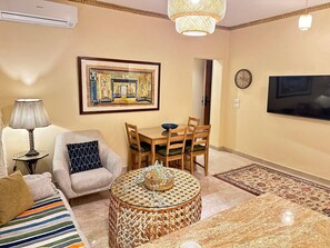 TV - The Helio Suite Modern 1 bdrm (Heliopolis)