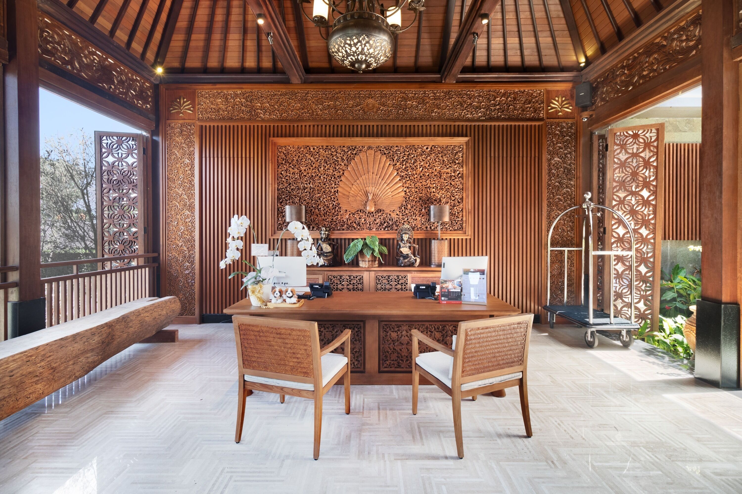 Quầy tiếp tân
