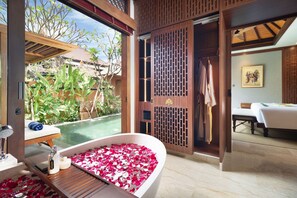 Olea Prestige 1- Bedroom Pool Villa | Blick auf den Garten