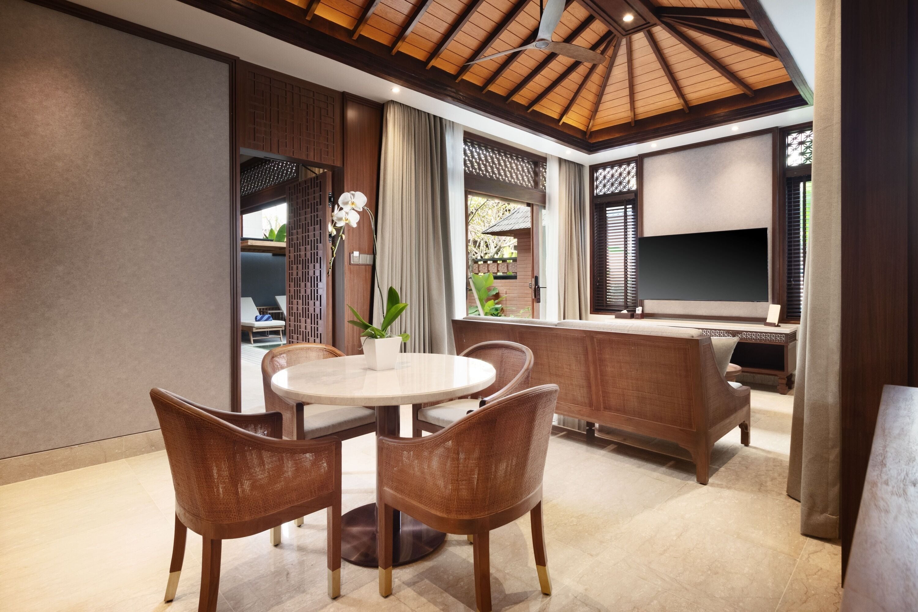 Phòng Suite Cao cấp | Khu phòng khách