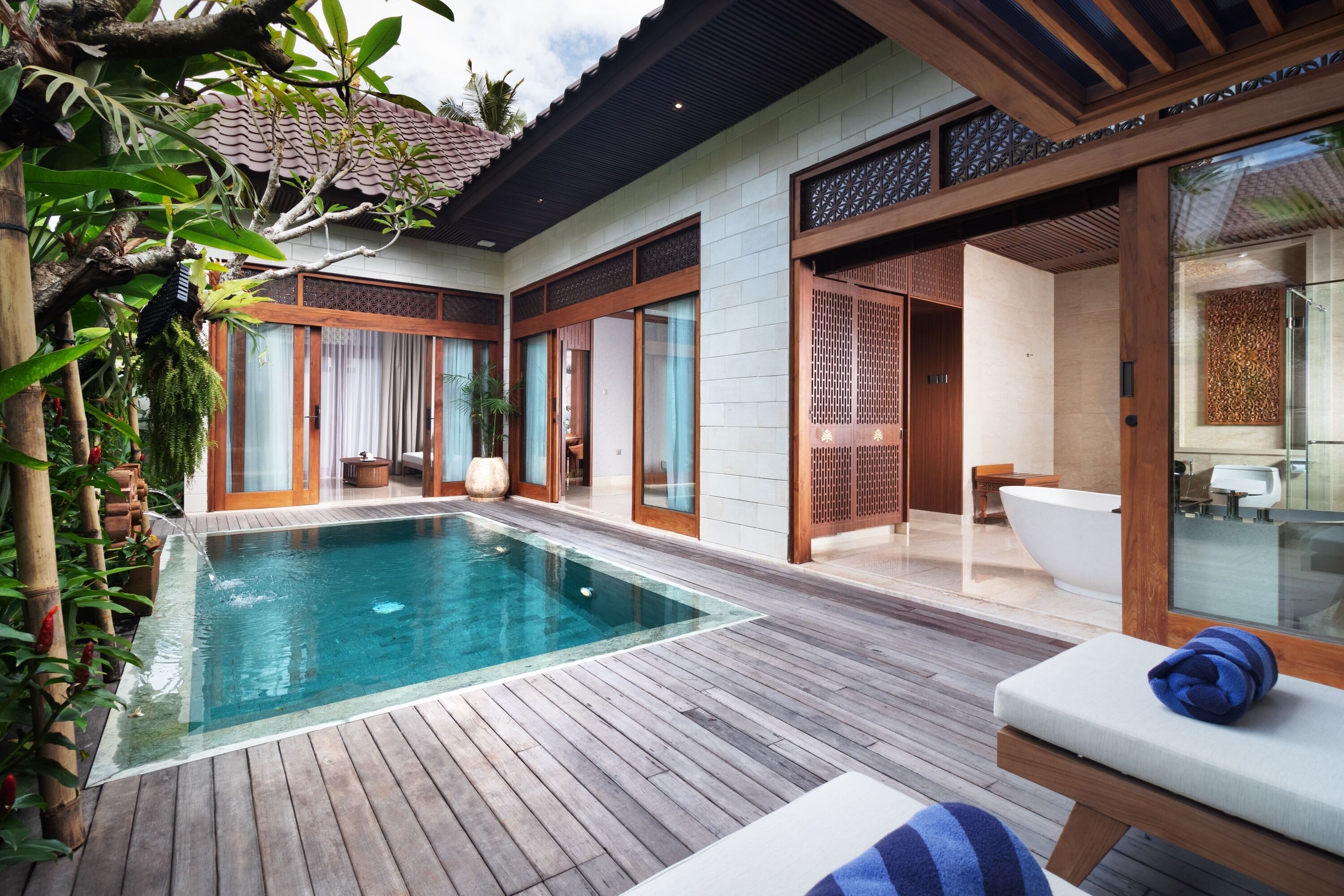 Kolam renang outdoor