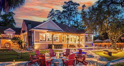 Sleeps 16 | Luxury Lakefront Getaway, Pool, Spa, Sportcourt. Theater, Game Room!