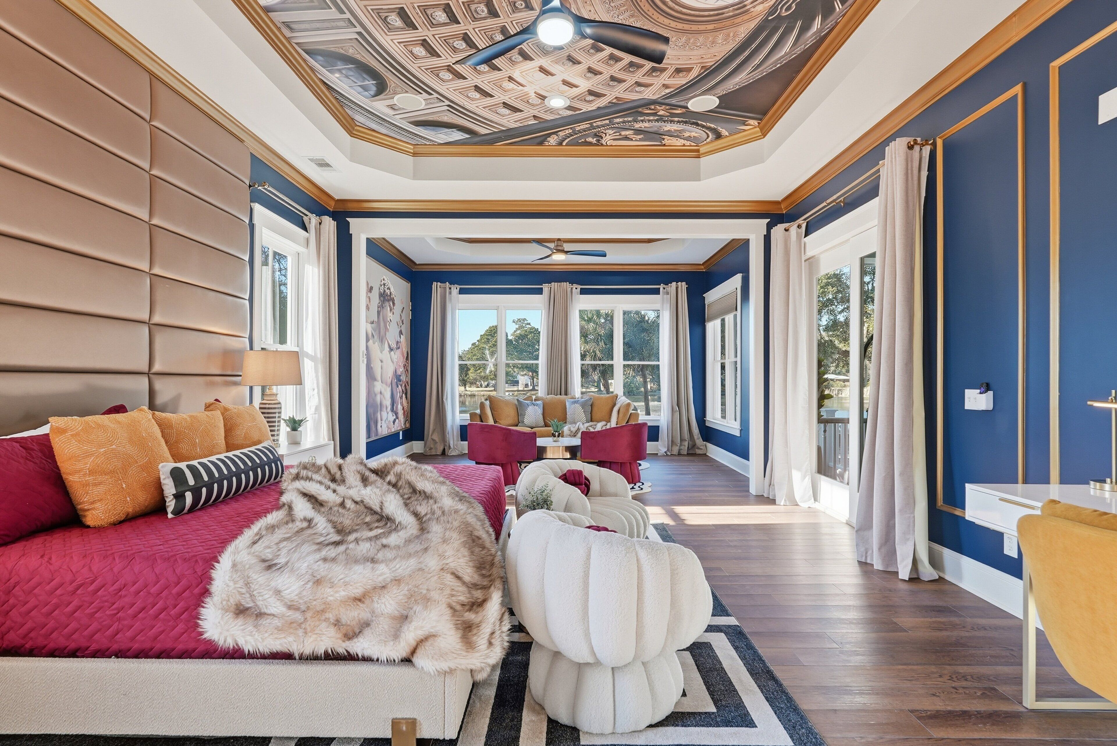 Smart TV, chimenea, videojuegos y libros 