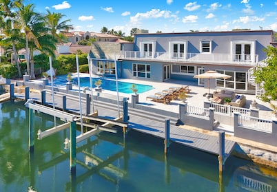 FIFA Perfect | Solara: Waterfront Estate, Pool, Dock, Private Guest Suite