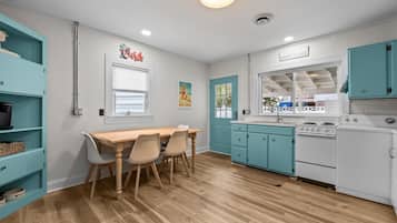 KylskÄp, mikrovÄgsugn, ugn och spishÀll