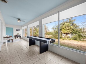 Game room - Beach Bunker - Close to beach and local attractions (Atlantic Beach)