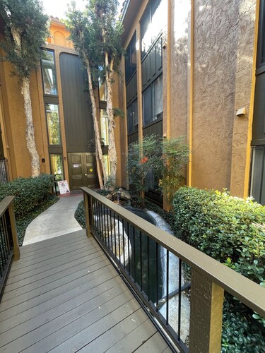 Cozy 1br 1st floor condo in 55+bldg; on bus lines; walk to Balboa Park, grocery.
