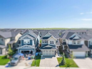 Exterior - Sundown Serenade Haven (Cochrane)