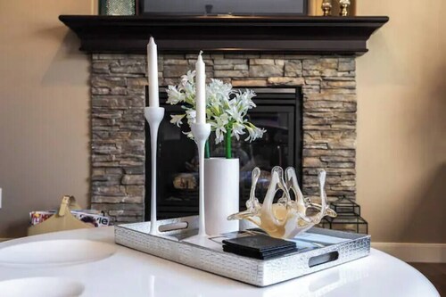 Cozy & Luxurious Ridge Home - Pet Friendly