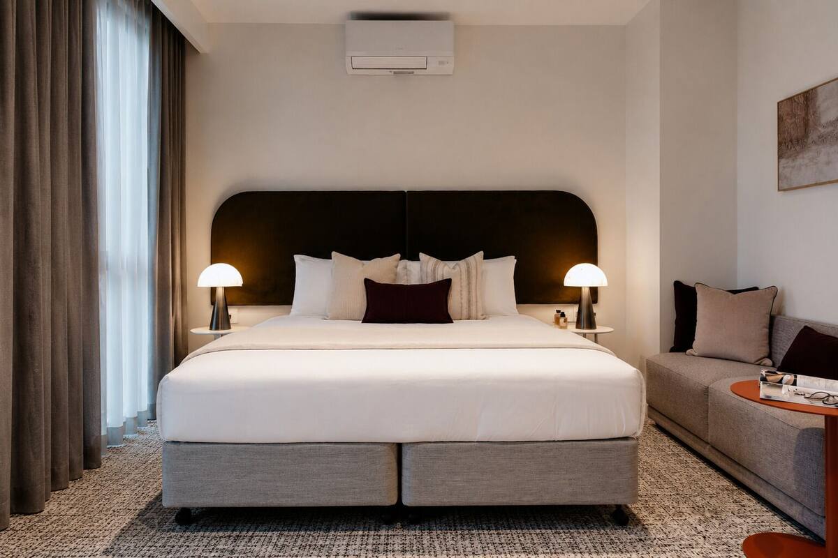Studio Apartment - Accessible | 高档床上用品、加厚床垫、客房内保险箱、办公桌