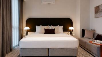 Studio Apartment - Accessible | Premium bedding, pillow-top beds, in-room safe, desk