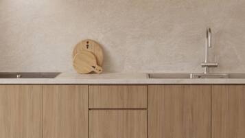 Full-size fridge, microwave, oven, dishwasher