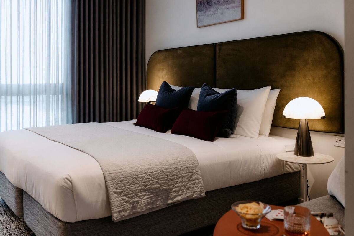Three Bedroom Apartment - Interconnecting | 高档床上用品、加厚床垫、客房内保险箱、办公桌
