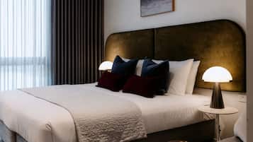 Three Bedroom Apartment - Interconnecting | Premium bedding, pillow-top beds, in-room safe, desk