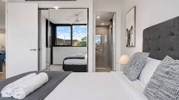 Iron/ironing board, WiFi, bed sheets