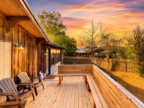 Newly renovated rustic home with deck by Horseshoe and Tubing