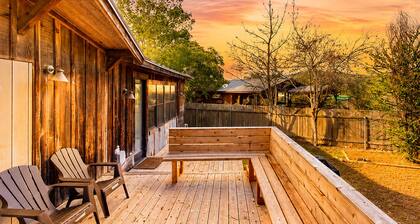 Newly renovated rustic home with deck by Horseshoe and Tubing