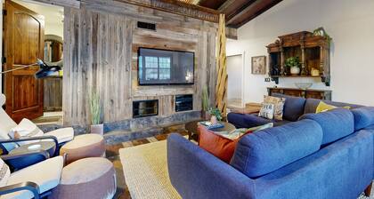 Newly renovated rustic home with deck by Horseshoe and Tubing