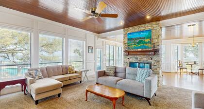 Spacious home with Canyon Lake views and a private pool