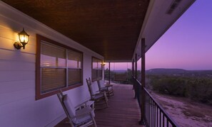 Terrace/patio - Spacious house with living room, kitchen, balcony and Hill country views (Canyon Lake)