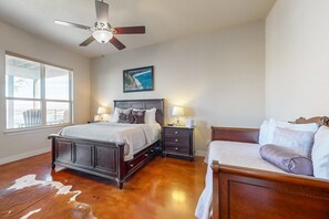 Desk, travel cot, free WiFi, bed sheets - Spacious l Beautiful views l Gameroom l Dog-friendly (Canyon Lake)