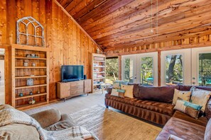 TV, fotballspill og bordtennis