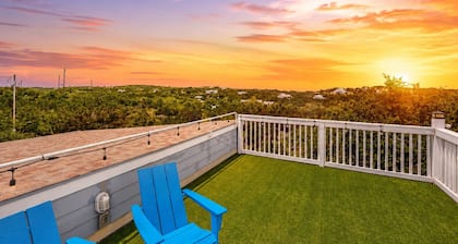 Lovely home on 2+ acres with views, firepit & outdoor kitchen - wedding perfect