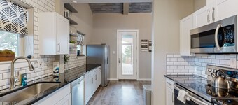 Lovely home on 2+ acres with views, firepit & outdoor kitchen - wedding perfect